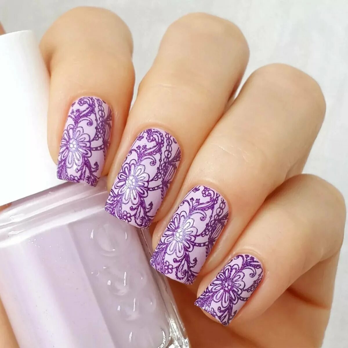 Летний маникюр со стемпингом. Маникюр стемпинг. Ногти со стемпингом. Маникюр со стемпингом 2021. Стемпинг на длинных ногтях.