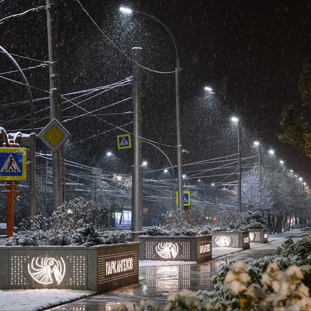 Г кемерово зимняя. Ночной Кемерово зимой. Кемерово ночью зимой. Кемерово ночь зима. Ночной город Кемерово зимой.