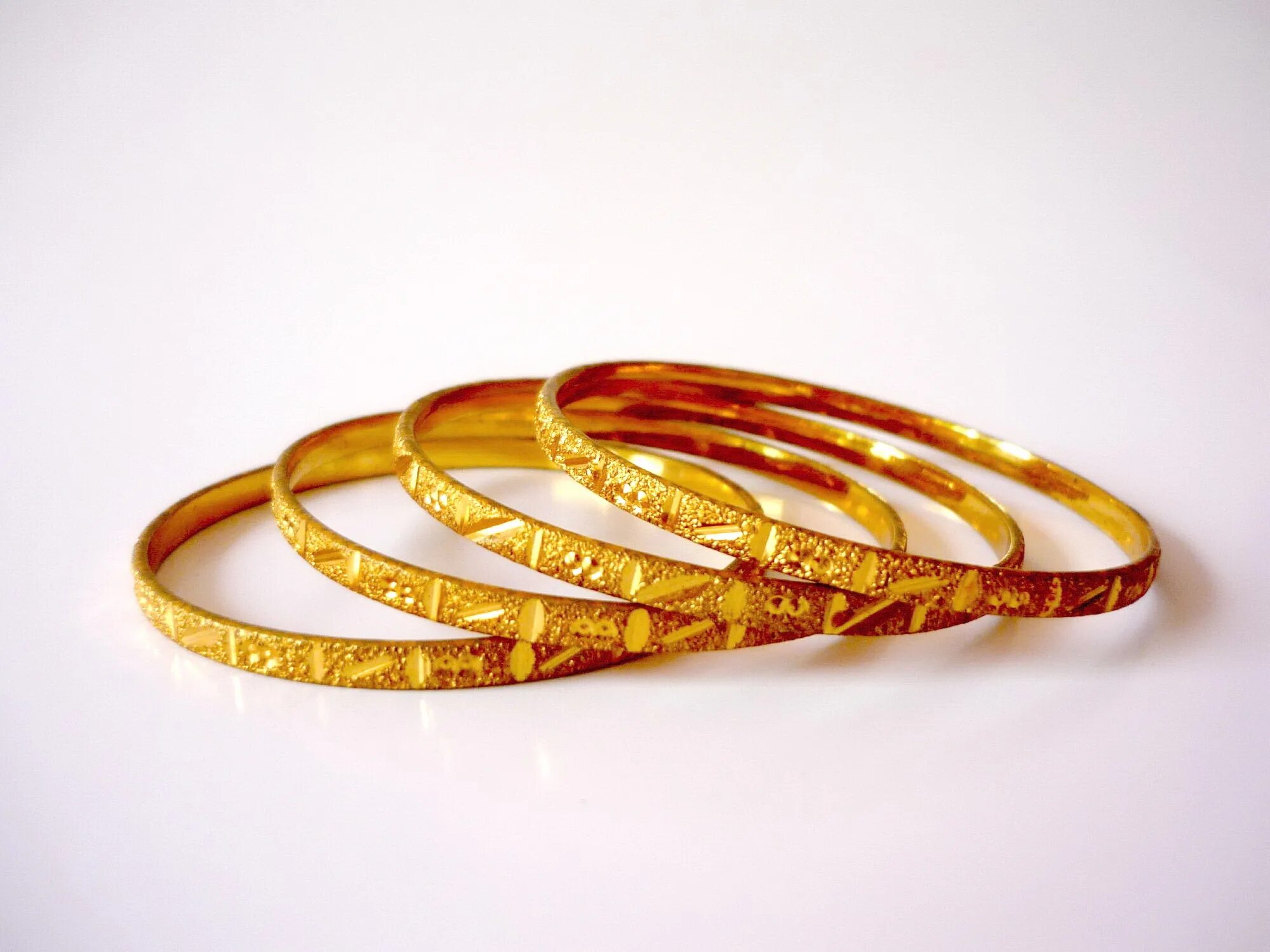 Подлинность украшения. Gold Bangles. Латунь от золота. Медь от золота.