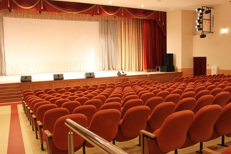 дворец культуры город сафоново. дворец культуры бмз. концертный зал в дк. акустик виолет актовый зал. зрительный зал в доме культуры.