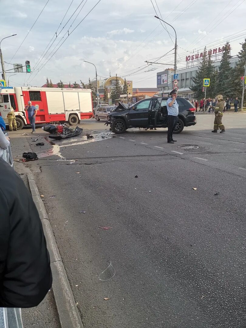 Жд мост в рыбинске. 30 апреля дтп рыбинск 2023 года. Происшествия дтп рыбинск. Авария рыбинск мотоциклист. Машина выехала на переезд.