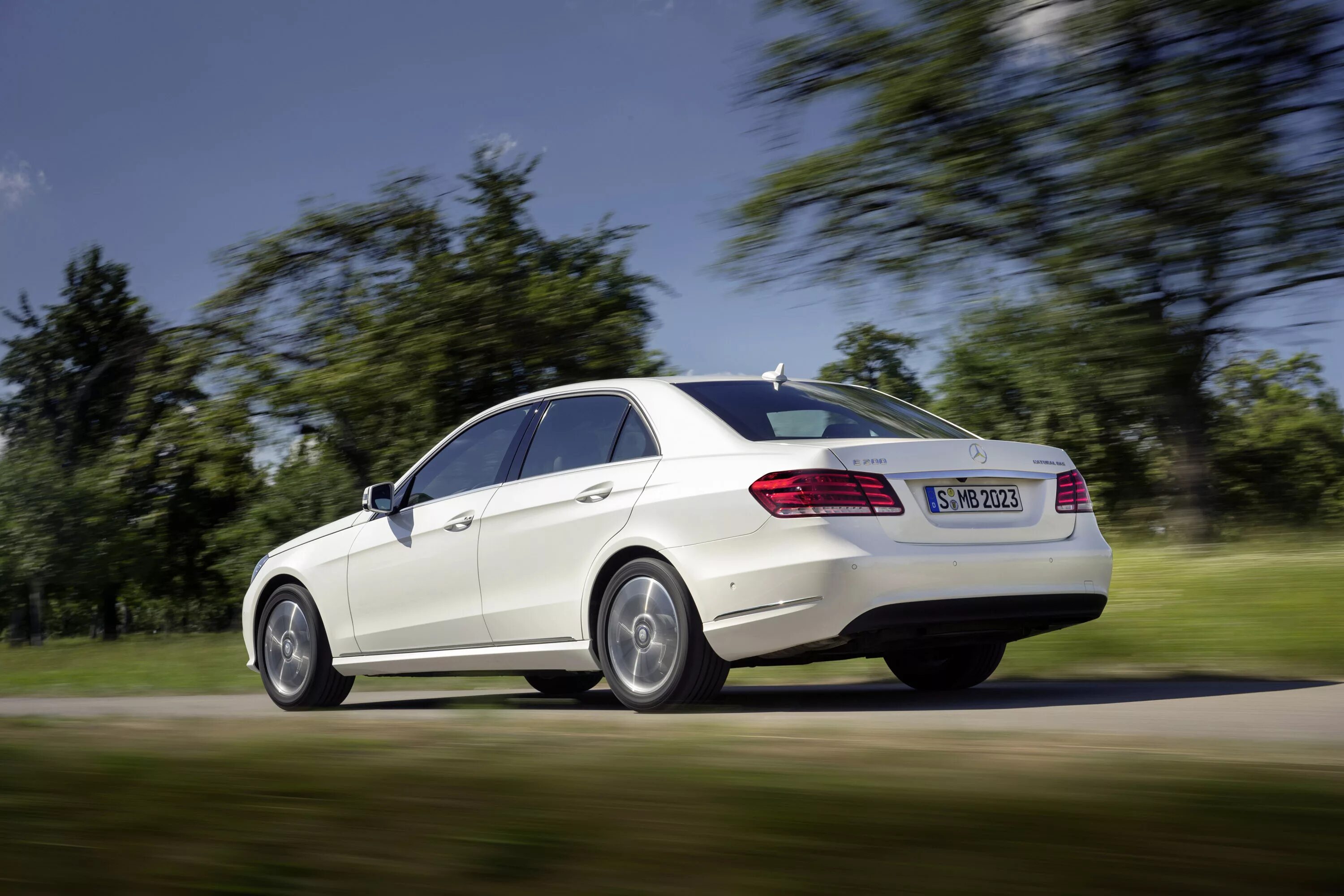 Купить б/у Mercedes-Benz E-Класс IV (W212, S212, C207) 200 7G-Tronic 1.8 AT (184