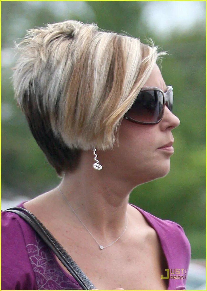 Speak to me. Karen Haircut. Карен Мем. Приколы про каре стрижку. Прикол про каре прическу.