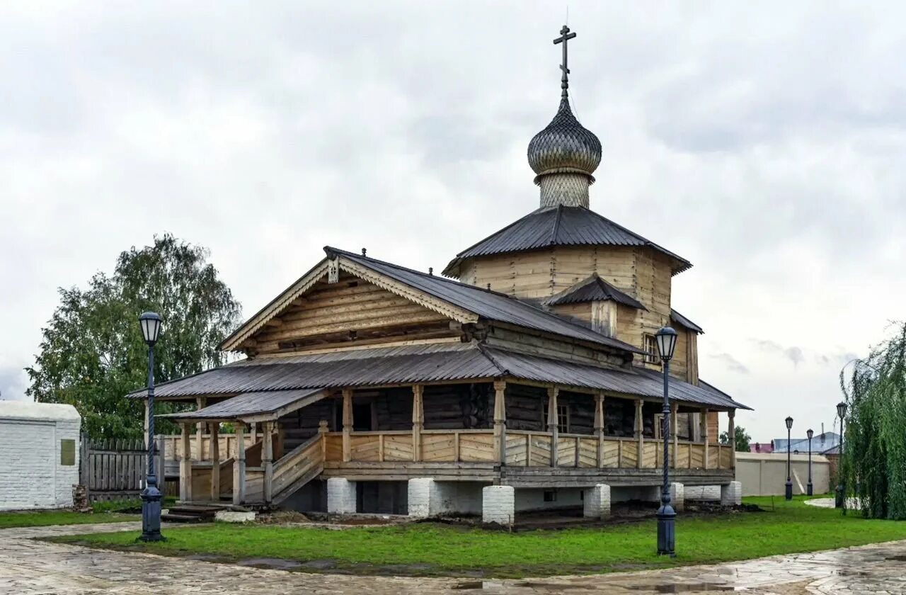 Свияжск церковь. Деревянная Троицкая Церковь Свияжск. Свияжск деревянный Троицкий храм. Церковь Святой Троицы в Свияжске. Остров град Свияжск Казань деревянная Церковь.