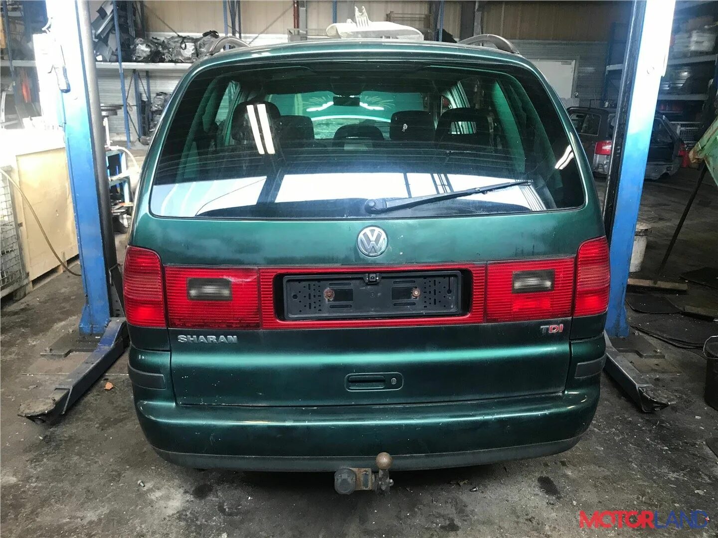 Volkswagen sharan 2000. Дверь багажника Шаран. Резинки задней крышки багажника Шаран. Фольксваген Шаран багажник бу фото. Купить крышку багажника Шаран 2001 года.