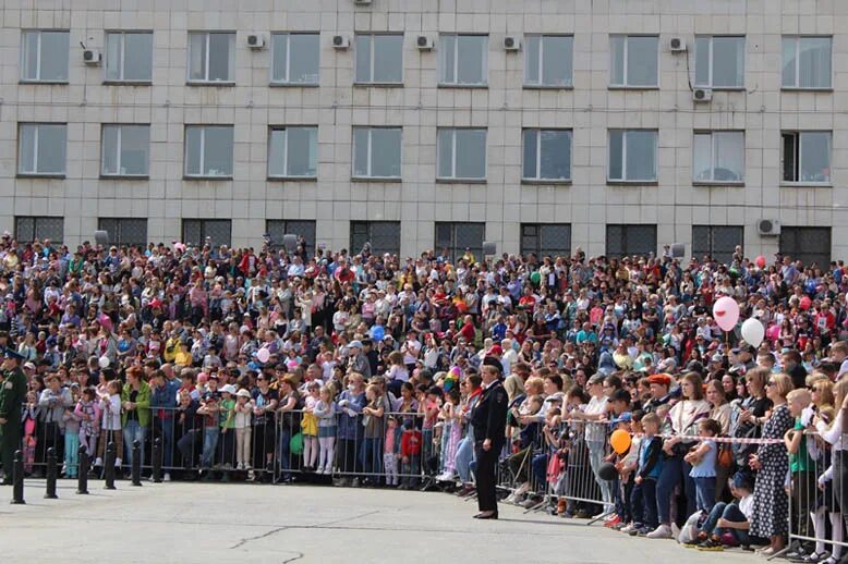 1 мая челябинская область. 9 Мая Челябинск. Челябинск 9 мая фото. День Победы в Челябинской области. Челябинск публичная ко Дню Победы.