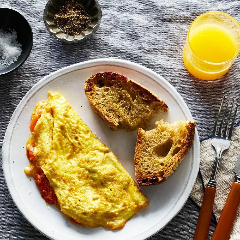 Do make breakfast. Сервировка завтрака. Идеи для завтрака. Идеи омлета на завтрак. Идеи для завтрака простые.