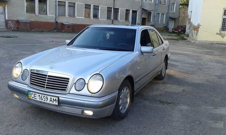 Мерседес 1996 года выпуска. Mercedes Benz 1996 года. Мерседес е 1996 года. Мерседес 1996г.