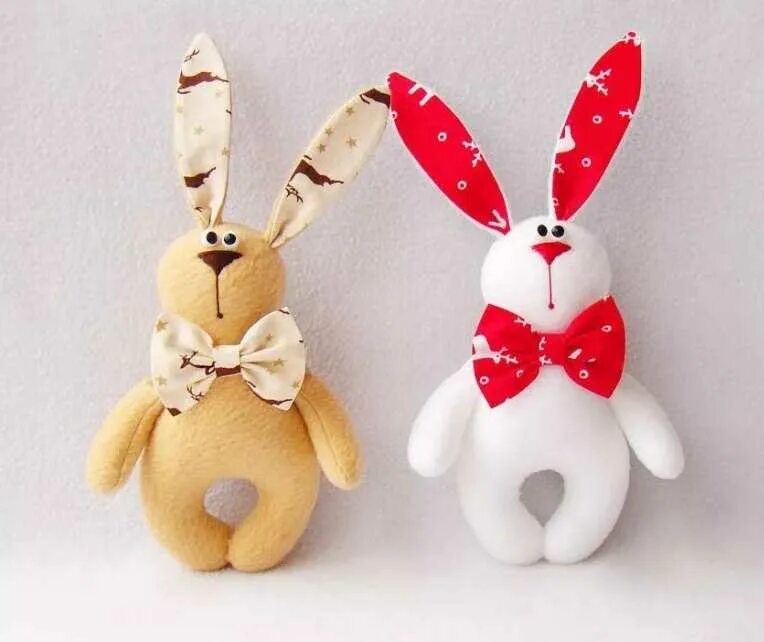 Мягкие игрушки 2022. Киндер натунс 2022 коллекция новая. Заяц игрушка. Елочные игрушки из фетра набор из 12 символов года. Fuggler.