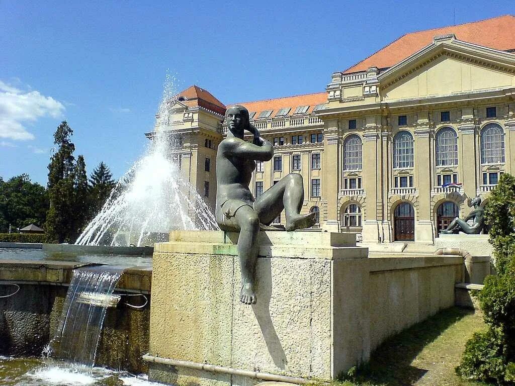 Debrecen. Дебрецен Венгрия достопримечательности. Дебрецен достопримечательности купальни. Дьёр Венгрия. Печ (город, Венгрия).