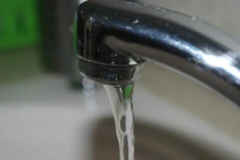Кран з водою