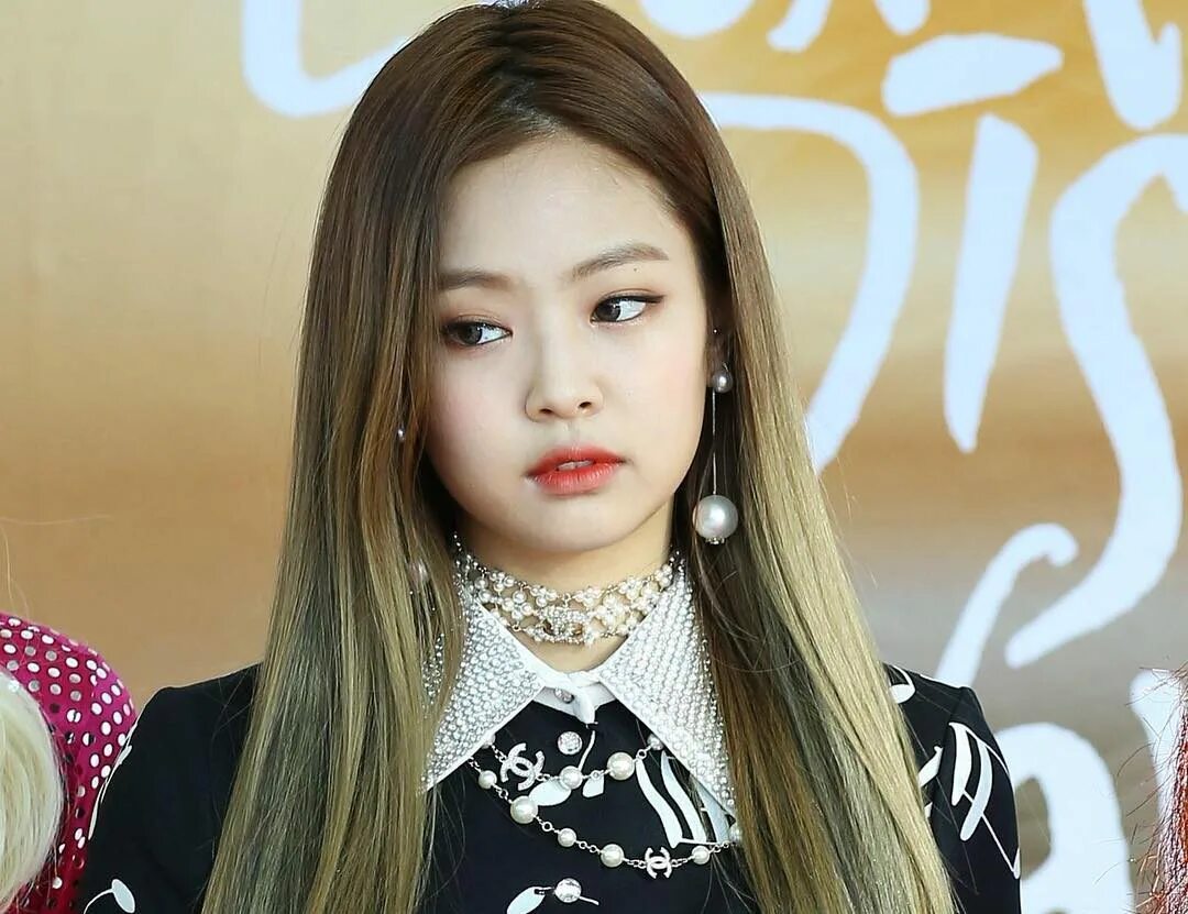 Игрушка дженни из блэк. Jennie blackpink. black pink jennie. дженни из блэк пинк. blackpink дженни 2025.