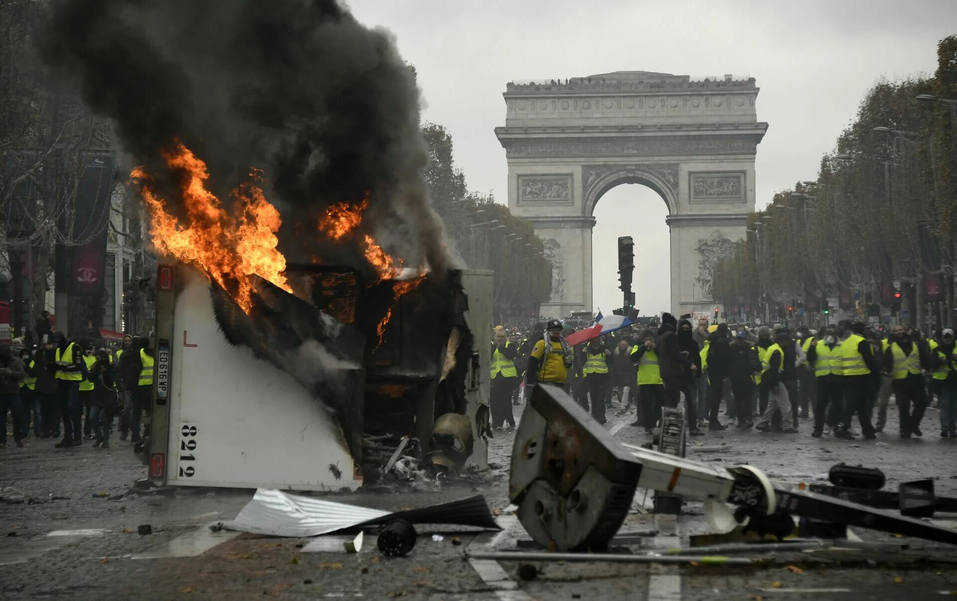 Массовые беспорядки во Франции 2023. Франция майдан