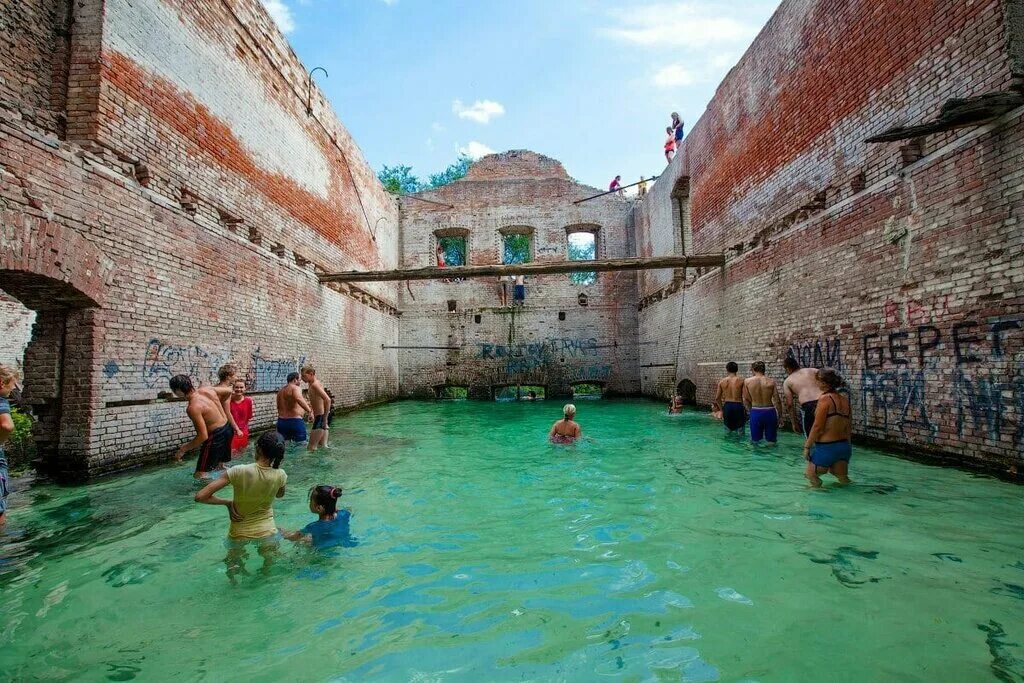 Куда сходить ростов на дону с девушкой. Ростов на дону набережная ушакова. Ростов красивые места для прогулки. Красивые места в ростове для фотосессии. Ростов на дону располагается.