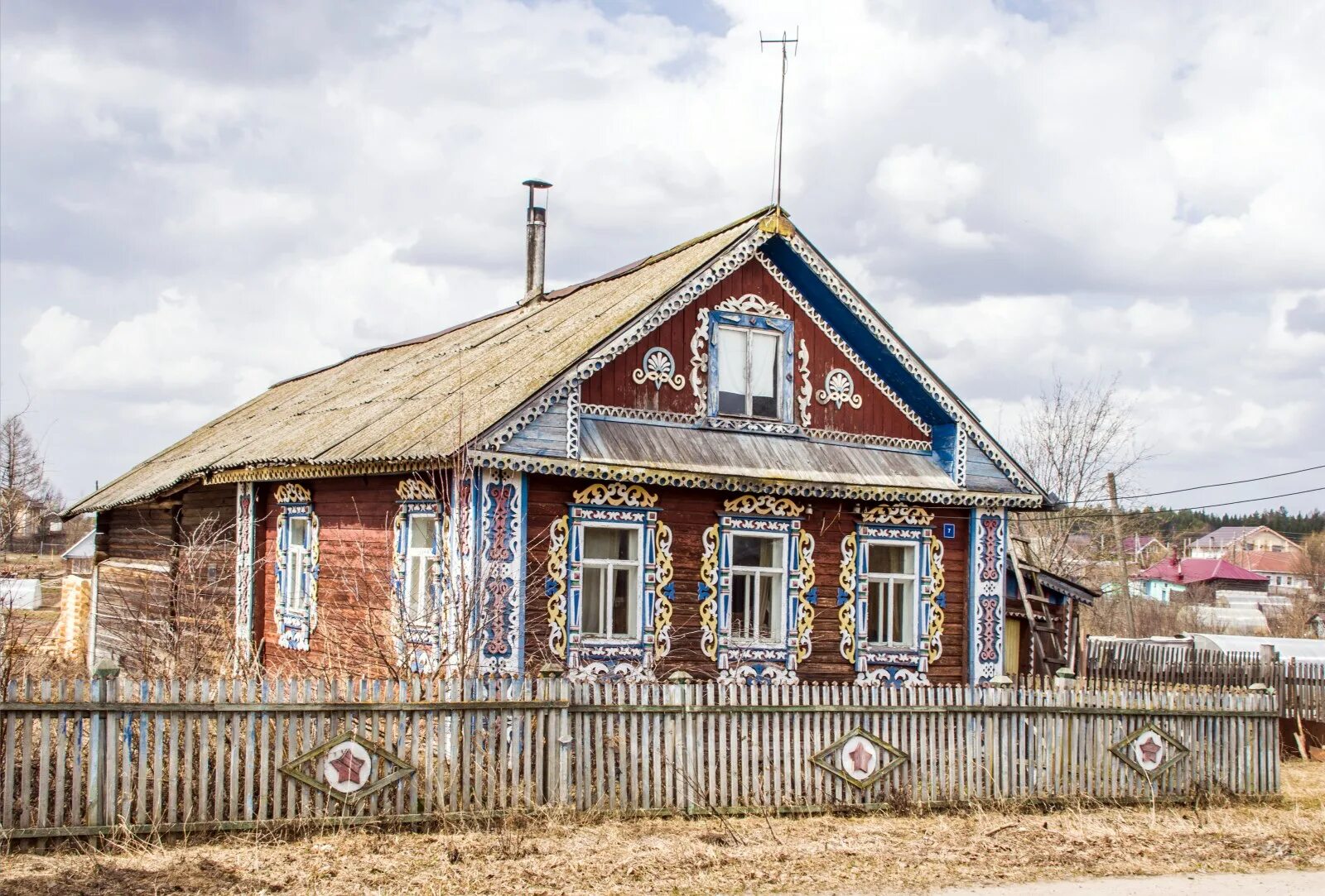 Кировская обл жилье. Семаки слободской район. дом сунцовых вятка. деревянное кружево вятки. деревня сунцовы кировская область.