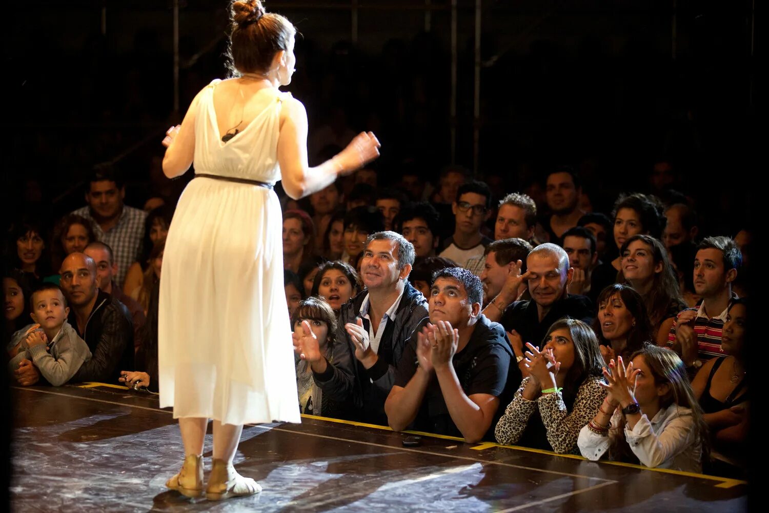 Девушка в театре. Audience in Theatre. Театр actor Hall. Theater talk