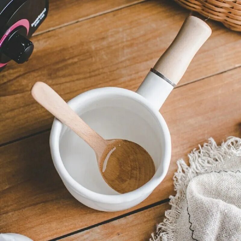 Pan. Молоко на плите. Milk pan. Молоко наливают. Milk.