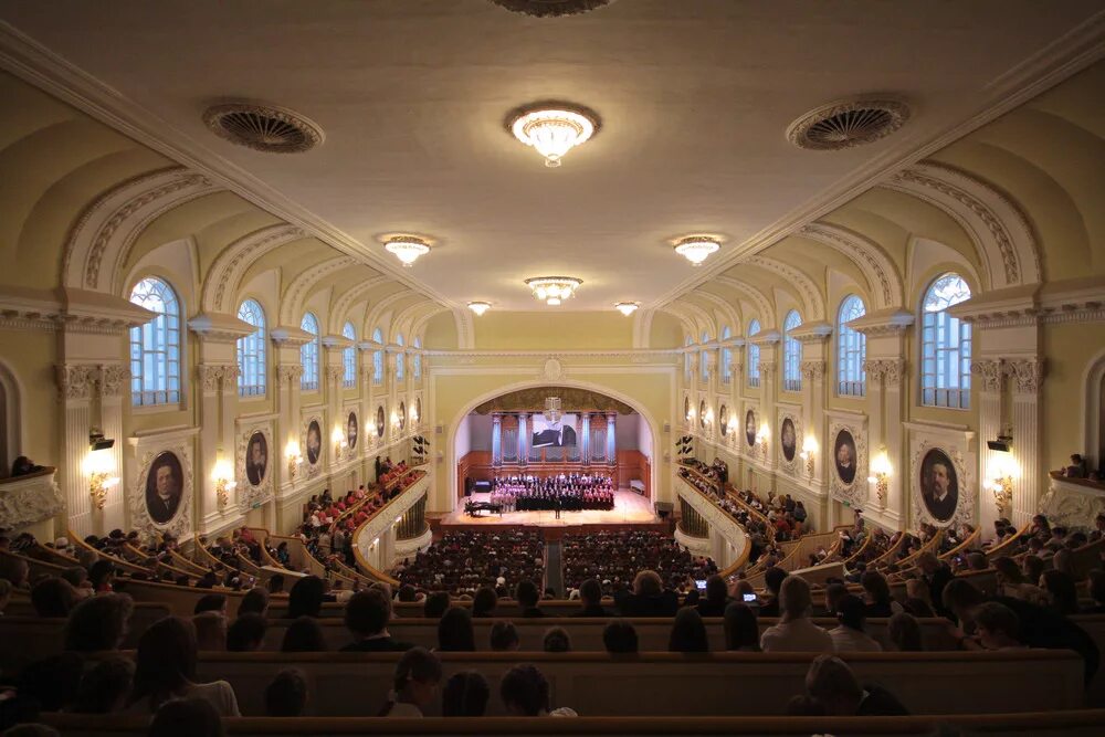 Дом офицеров на литейном зал. Мгимо аудитория амфитеатр. Летний кинотеатр «каро парк садовники». Ск центральный тюмень. Гигант холл кондратьевский 44.