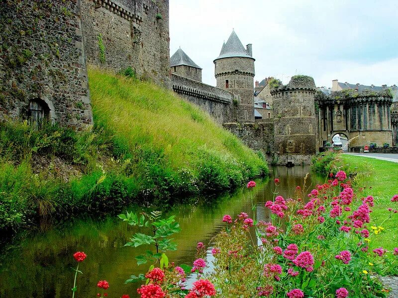 Мекленбург-передняя померания шверинский замок. Синтра португалия. Больцано. Озеро лох-несс в шотландии. Собор лас-лахас колумбия ночью.