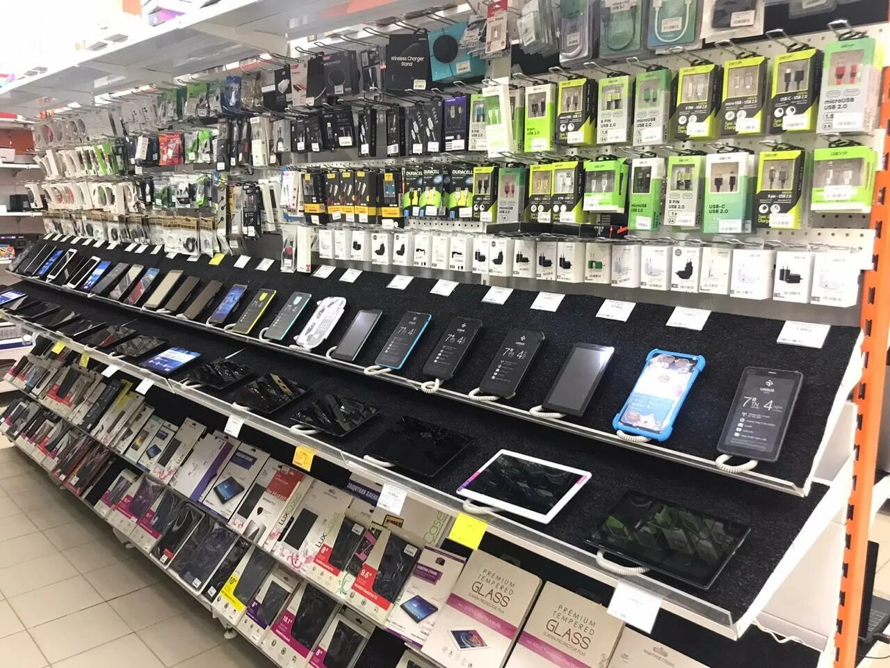 Красногорск кирова днс. Днс киров смартфоны. Dns глобус киров. Днс киров воровского 135. Днс кирова омск.