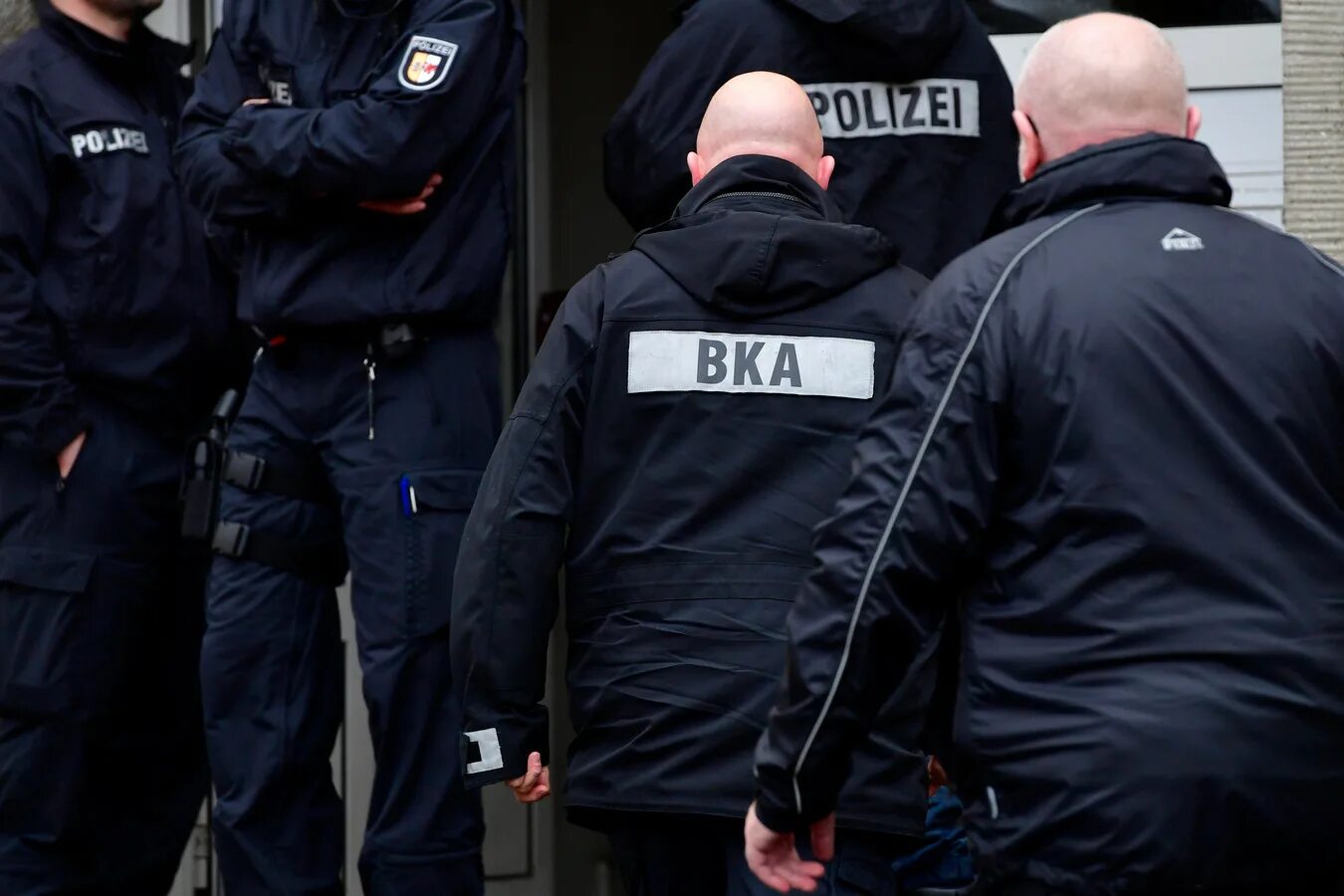 Немецкий полицейский. Форма полиции германии. Криминал в германии. Федеральной уголовной полиции. Федеральной уголовной полиции.