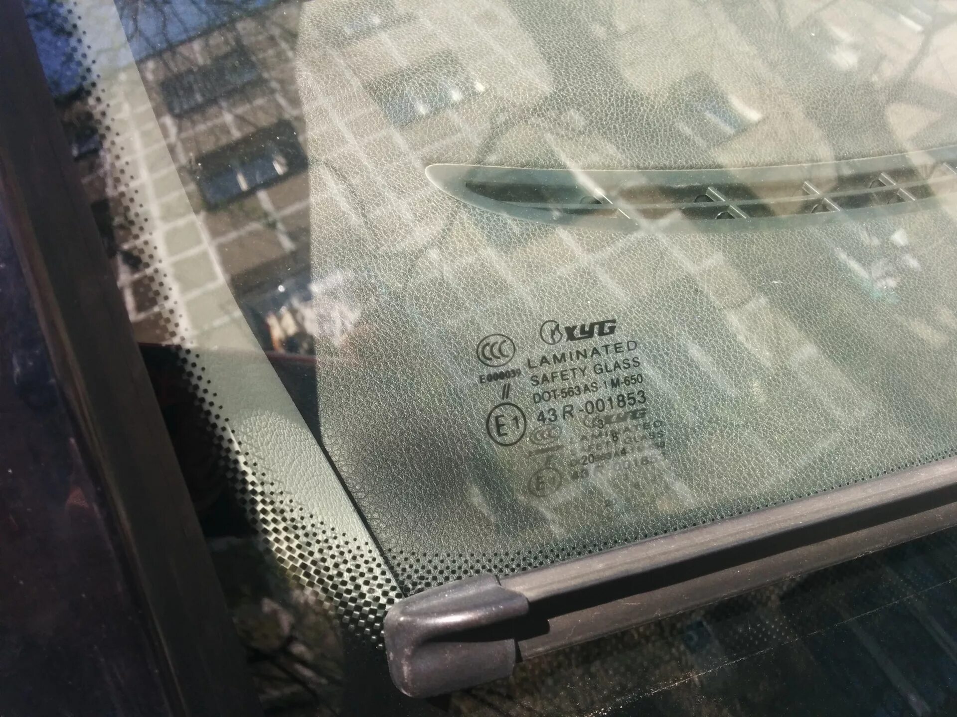 Skoda Yeti 2014 стекло лобовое. Лобовое стекло g30 XYG. Стекла XYG q50. Skoda Yeti 2015 молдинг лобового стекла. Xyg стекло производитель