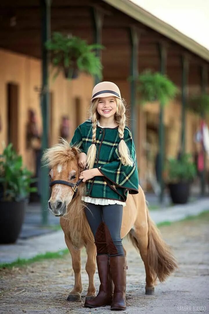 Horse kids. Детская фотосессия с лошадьми. Фотосессия с лошадьми дети. Фотосессия дети с лошадкой. Лошадь для детей.