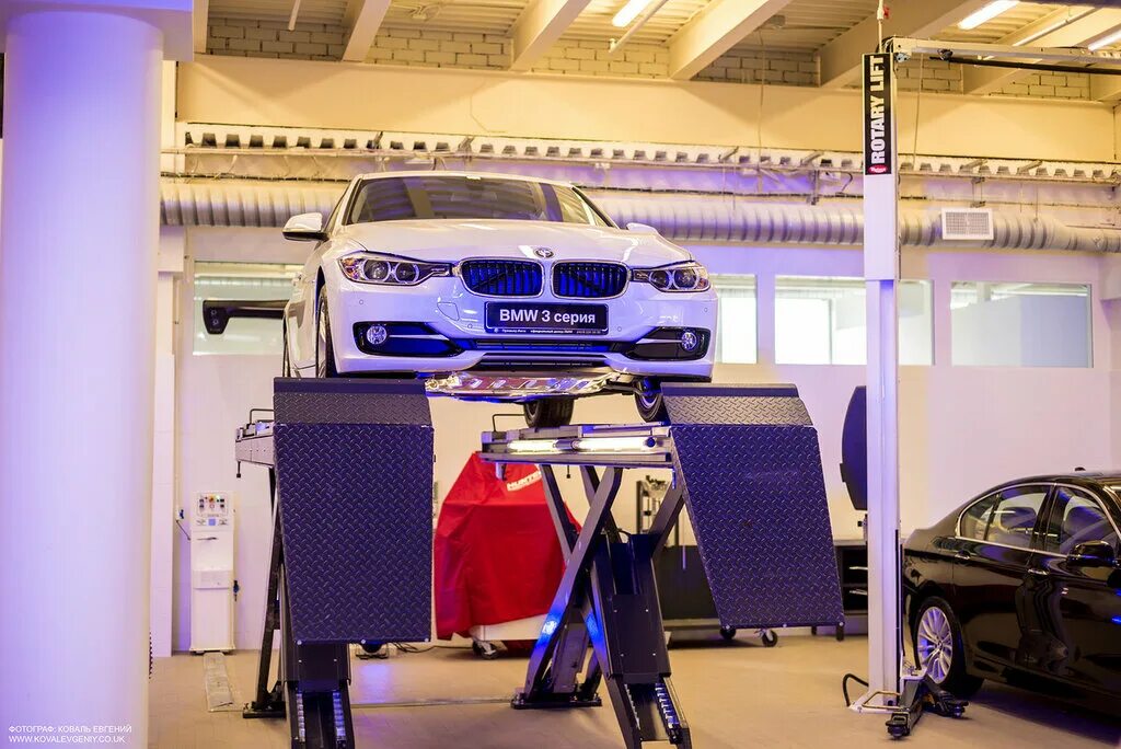 Водитель экспедитор на автовоз. Тойота модели владивосток. Авто владивосток тюмень. Перегон авто. Водитель автовоза.