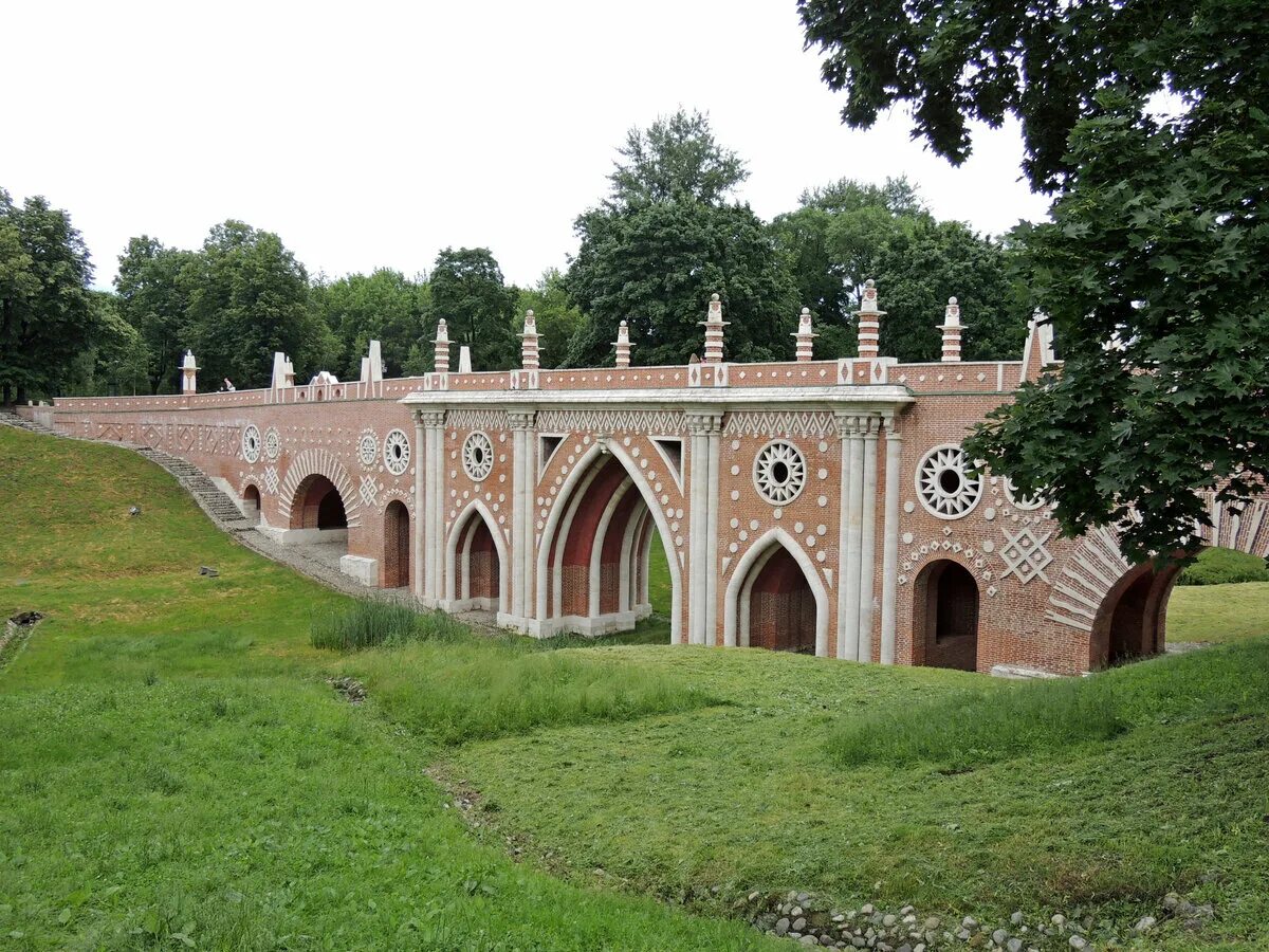 Музей царицыно метро. Большой мост через овраг Царицыно. Музей-заповедник Царицыно достопримечательности. Баженов мост Царицыно. Большой мост через овраг в усадьбе Царицыно.