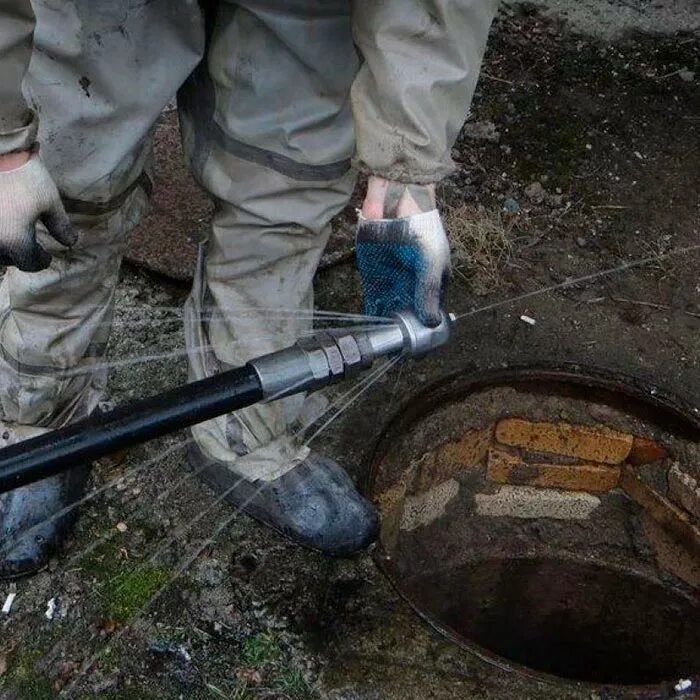 Гидродинамический способ прочистки. Гидропромывка канализации. Гидродинамическая прочистка канализации. Гидродинамическая очистка канализации. Промывка канализационных труб.