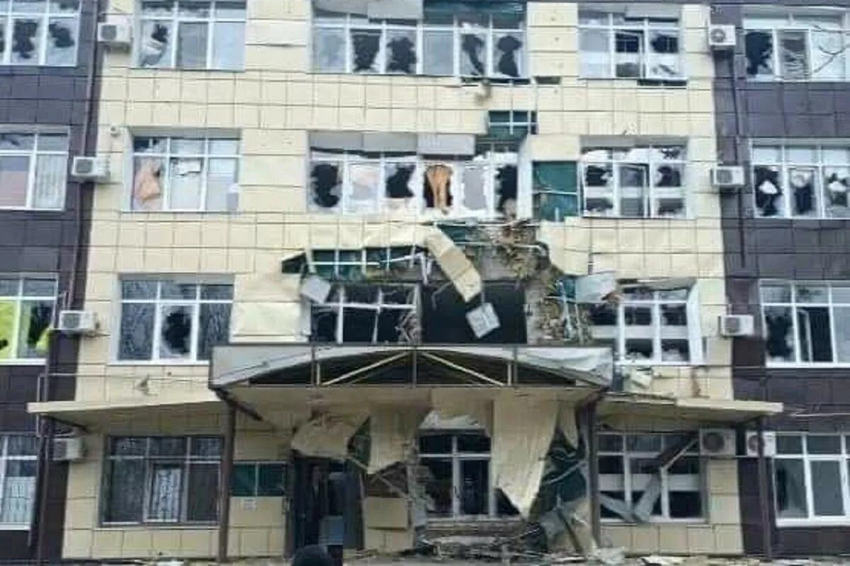 Центр донецка сейчас. Донецк текстильщик обстрел. Разрушенные здания в киеве. Обстрел ровеньков белгородской области 01. Белгород обстреляли 2022.