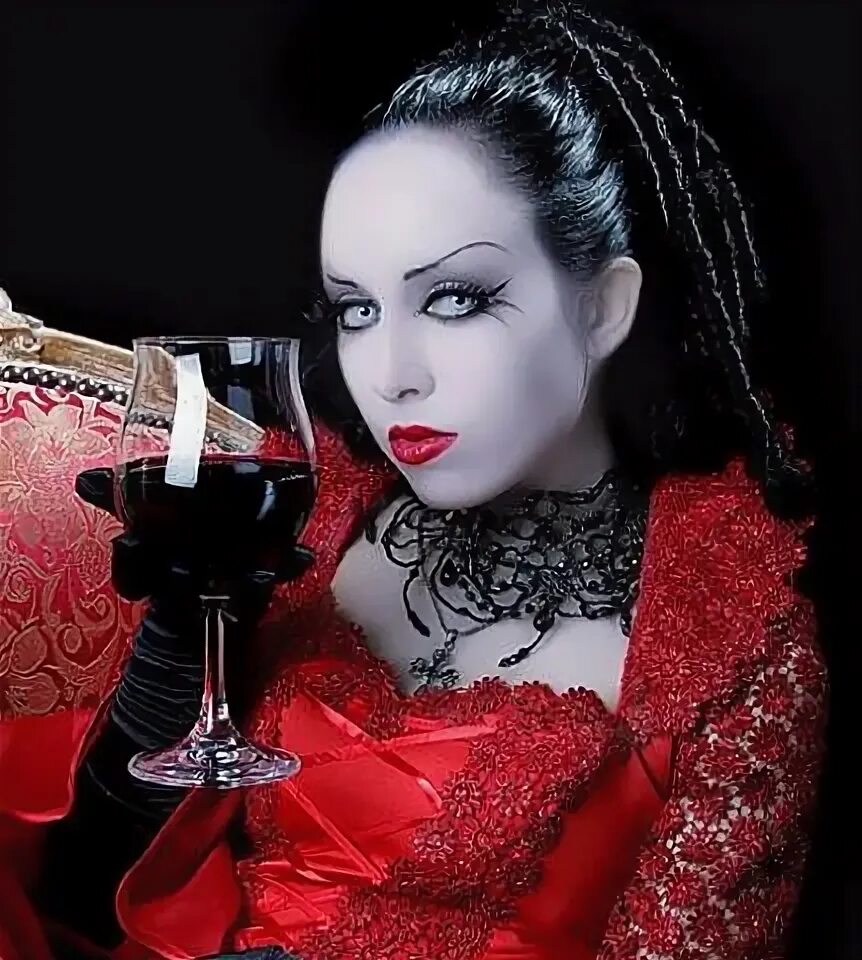 Девушки блэк металлистки. Готы субкультура 2022. Готы 2000. Фелисити готесса. Ищу гота.