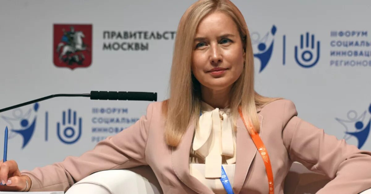 Елена бойко министр здравоохранения. Уволена министр здравоохранения. Замминистра здравоохранения рф елена бойко на эскалаторе. Бойко елена львовна. Заместитель министра здравоохранения россии елена бойко.