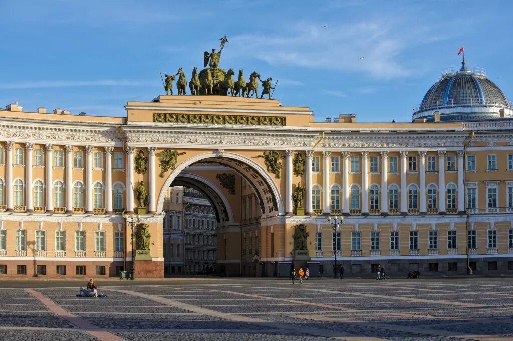 Здание главного штаба площадь здания. Арка главного штаба в санкт-петербурге. арка генерального штаба в санкт-петербурге архитектор. главный штаб арка санкт-петербург. дворцовая площадь арка генерального штаба.
