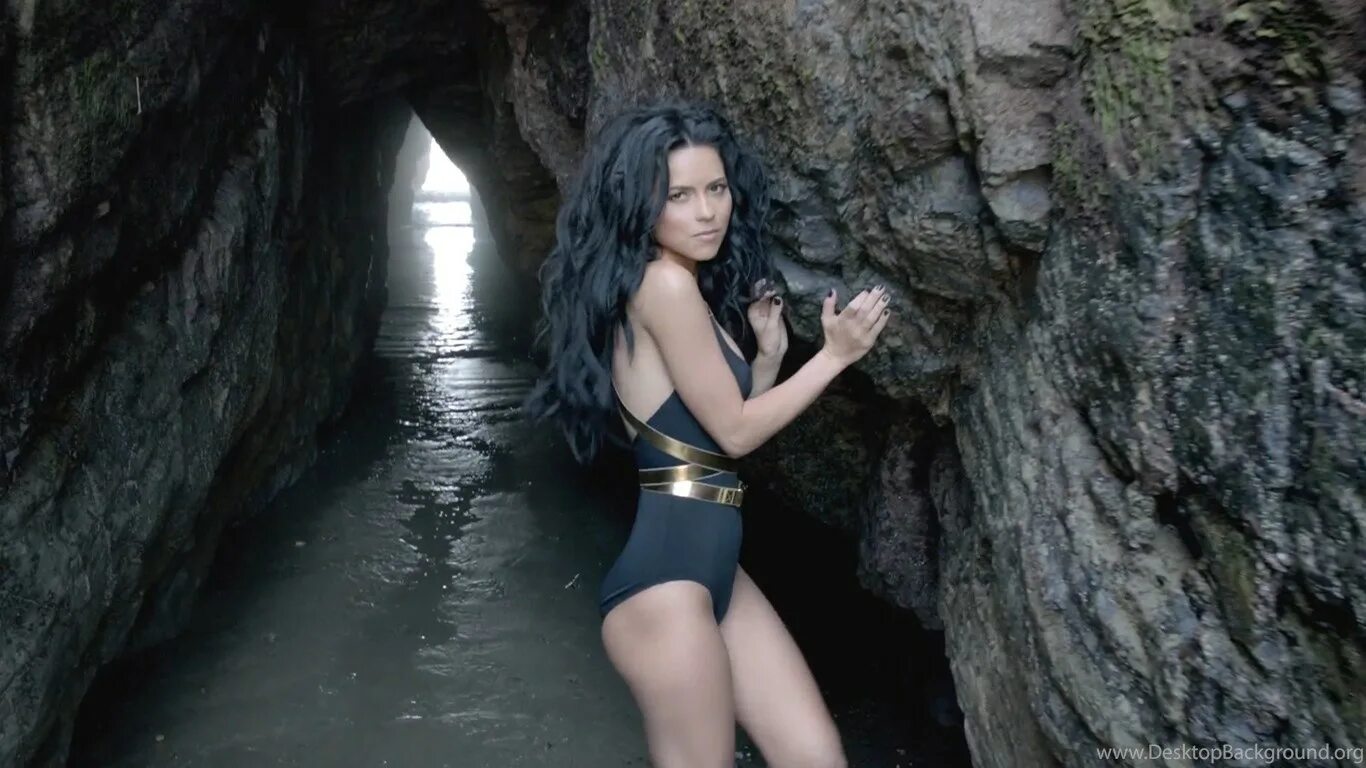 Певица Inna Bikini 2020. Клипы ви