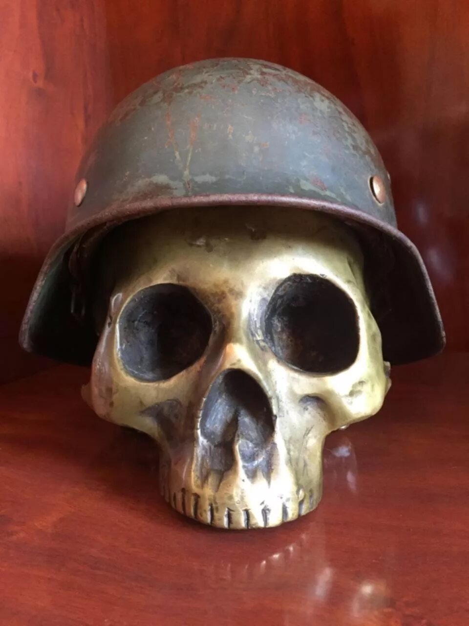 Каска СС Тотенкопф. Мертвая голова третий Рейх. Шлем СС третьего рейха. СС 3 Рейх мертвая голова.