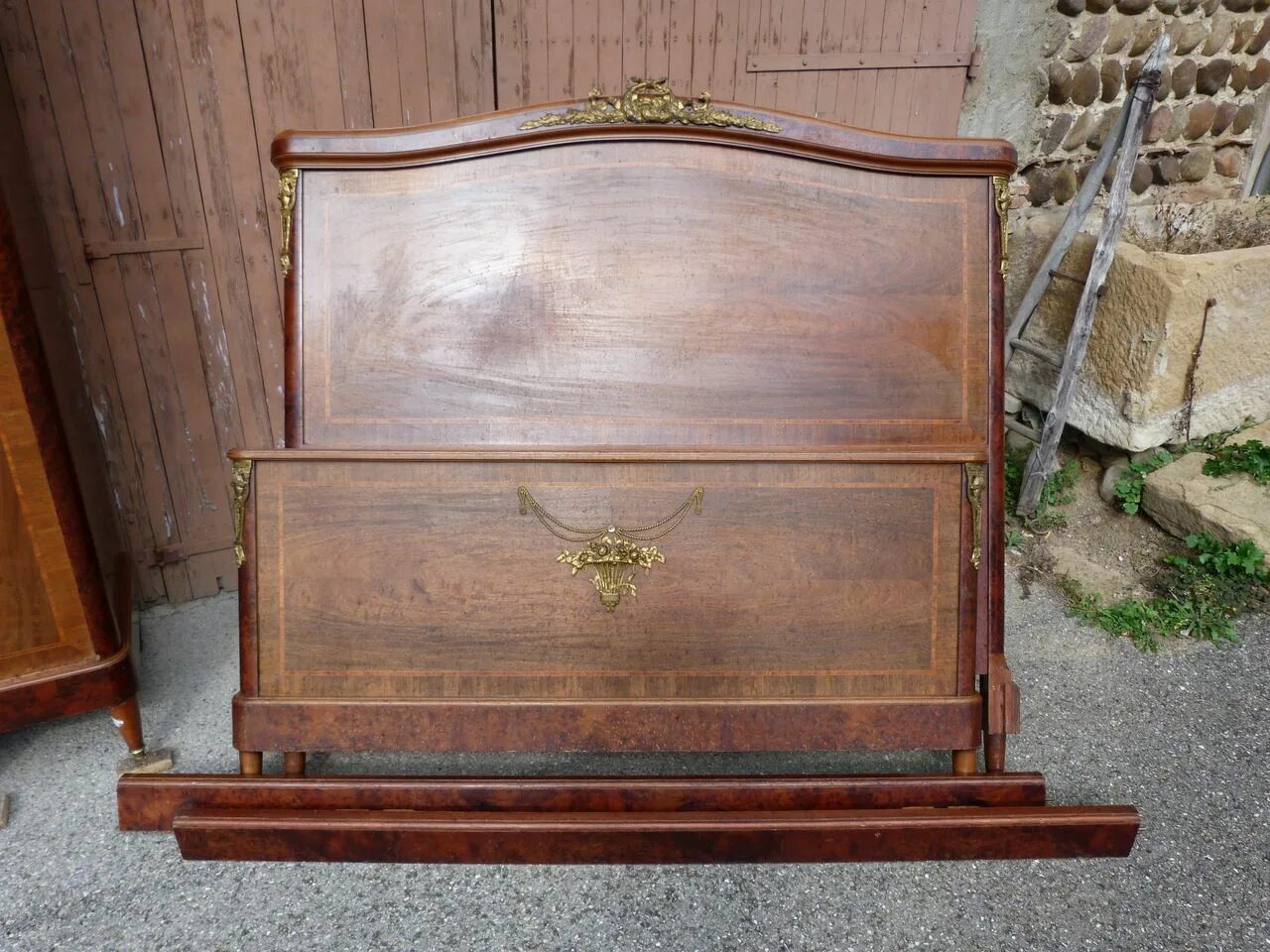 Продам старинную. Анжелика антик антикварная мебель. Продам старинную. Старая антикварная мебель. Интерьеры с антиквариатом.