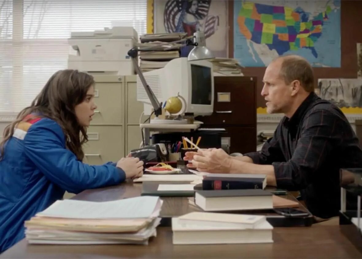 Be on edge of. Вуди харрельсон почти семнадцать. the edge of seventeen 2016. хейли лу ричардсон почти 17.