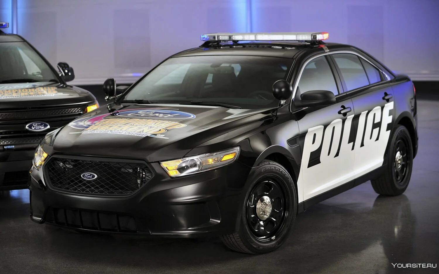 Сколько полицейских машин. Ford Police Interceptor 2013. Ford Police Interceptor. Ford Taurus Police Interceptor. Ford Interceptor Police седан.