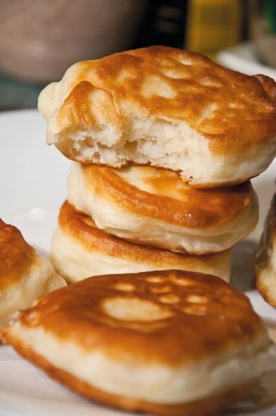 Рецепт вкусных оладьев на кефире. Дрожжевые оладьи на молоке. Татарские блинчики каймак. Рецепт вкусных оладьев на кефире. Секрет пышных оладьев.