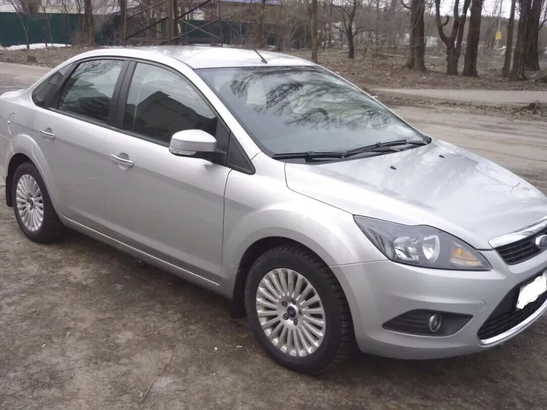 Ford focus цвет. Ford Focus 2 Рестайлинг седан серебристый. Ford Focus 2 2010 серебристый. Ford Focus 2 седан серебристый. Ford Focus II Рестайлинг, 2010.