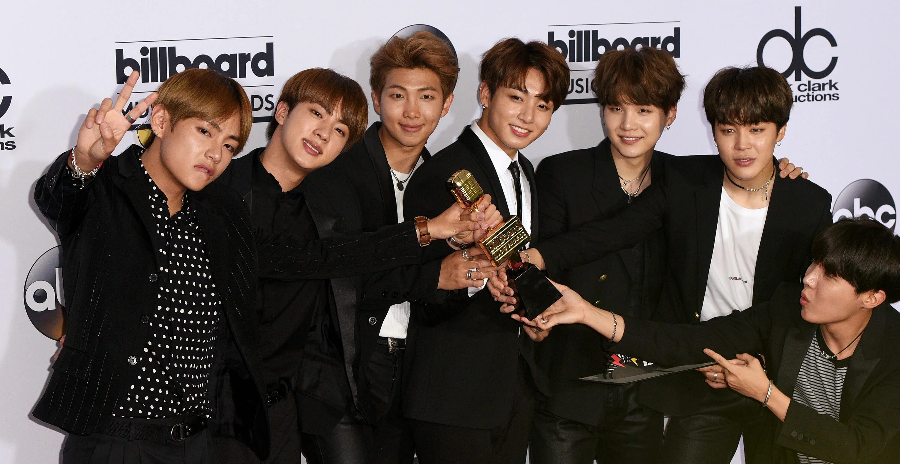 K pop wiki. K-pop группа bts. южная корея группа бтс. кпоп бтс. bts группа корея.