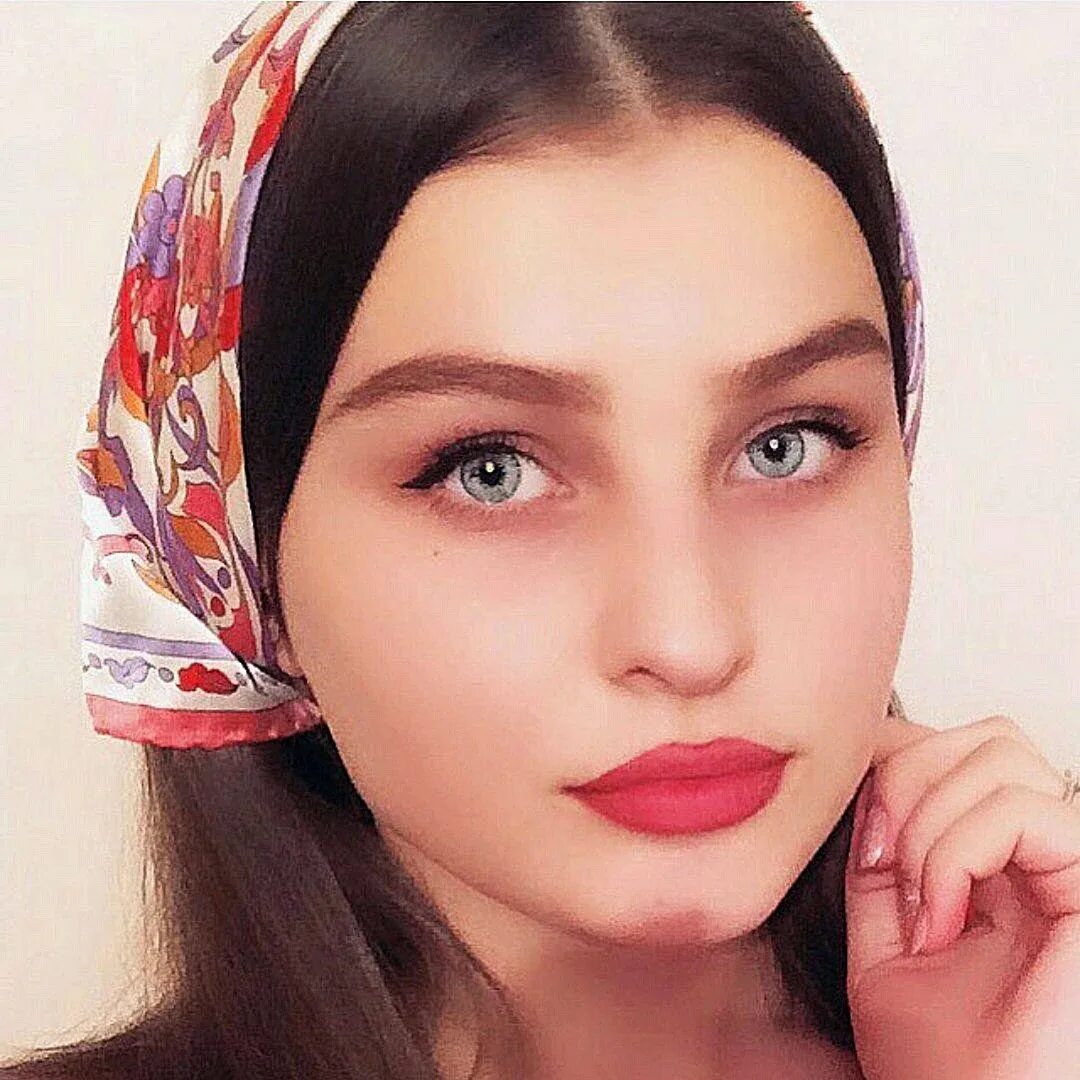 Картинки чеченских девушек. Картинки чеченских девушек. Алиева мадина чеченка. Данаева чеченка грозный. Бисултанова макка.