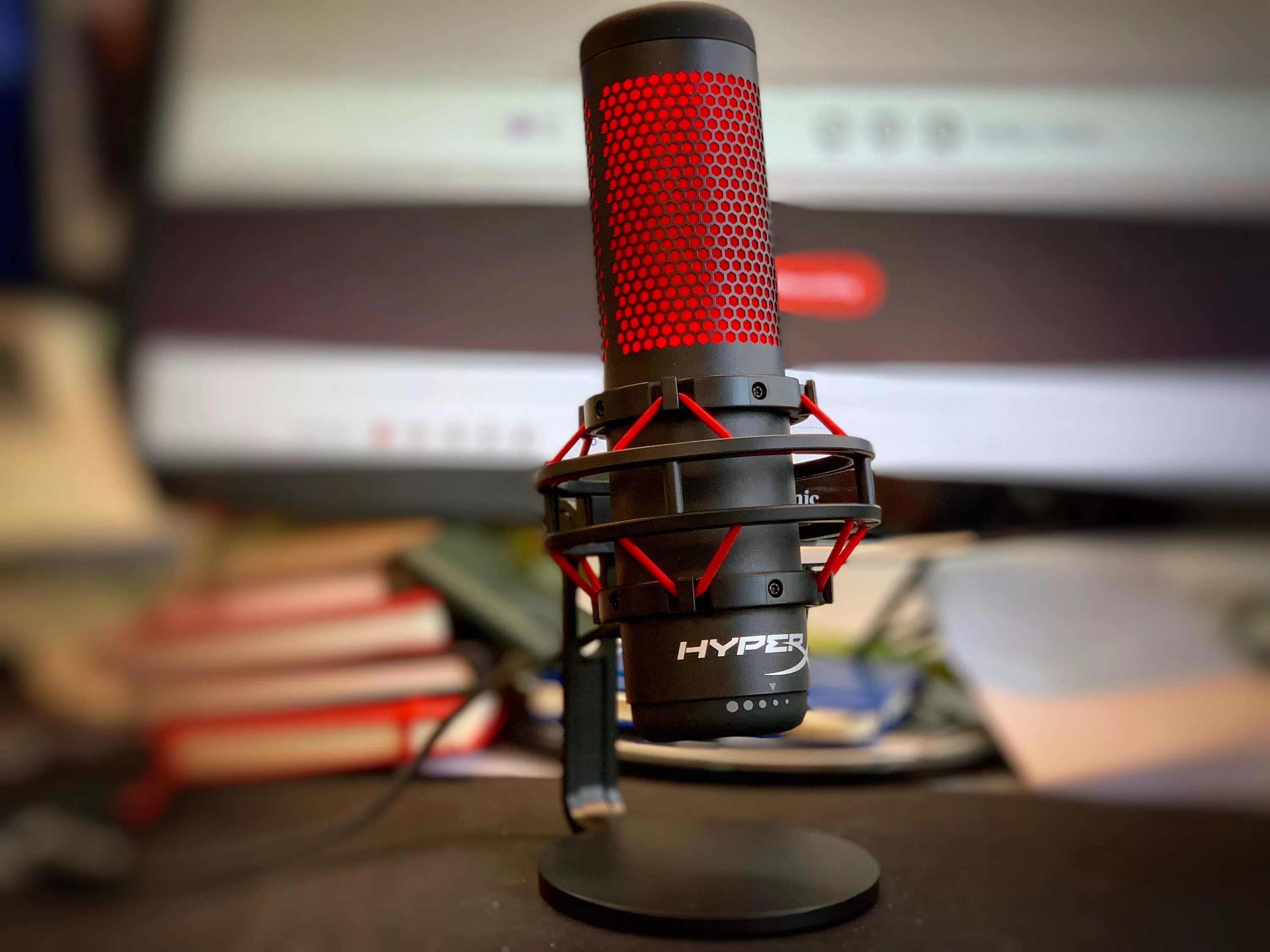 Hyperx микрофон настройка. Hyperx quadcast. микро hyperx quadcast. стримерский микрофон hyperx. hyperx quadcast xlr.