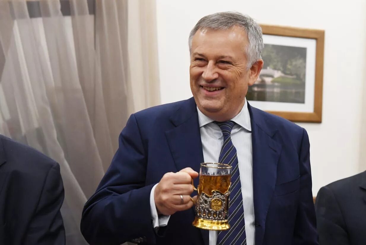 Дрозденко губернатор ленобласти. Телефон дрозденко губернатор ленинградской. Телефон дрозденко губернатор ленинградской. Губернатор дрозденко прямая линия. Телефон дрозденко губернатор ленинградской.