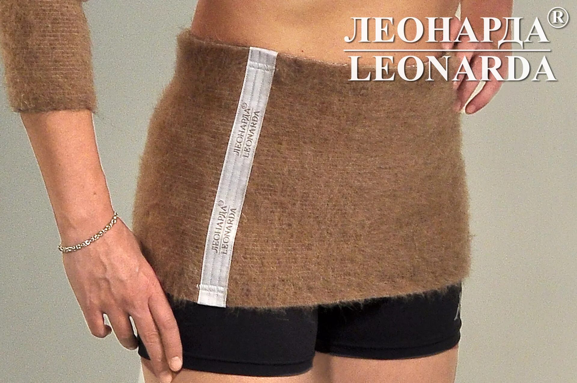 Пояс верблюжый наколенники. Пояс из верблюжьей шерсти morteks. Верблюжий пояс как носить. Лечебный пояс караван верблюжья шерсть. Какой стороной носить верблюжий пояс.