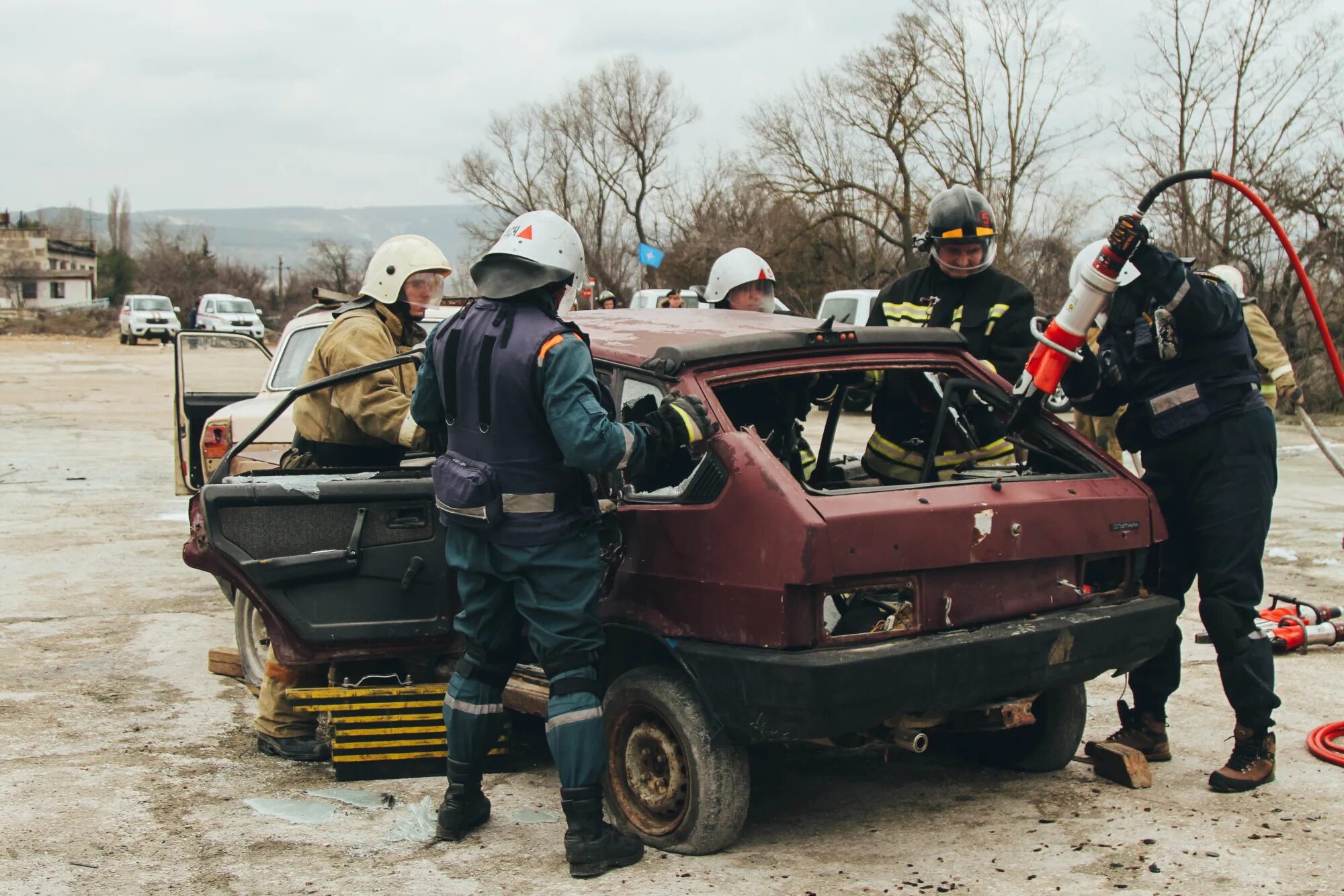 Осложнение аварии. Учения по ликвидации последствий ДТП. МЧС ликвидация последствий. Учения ГИБДД по ликвидации последствий ДТП. Тренажёр для ликвидации последствий ДТП.