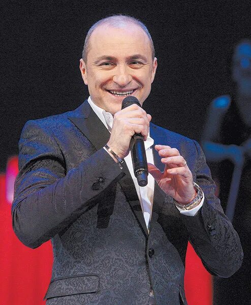 Михаил турецкий еврей. Турецкий хор руководитель. Михаил турецкий. Турецкий хор руководитель. Михаил турецкий хор турецкого.