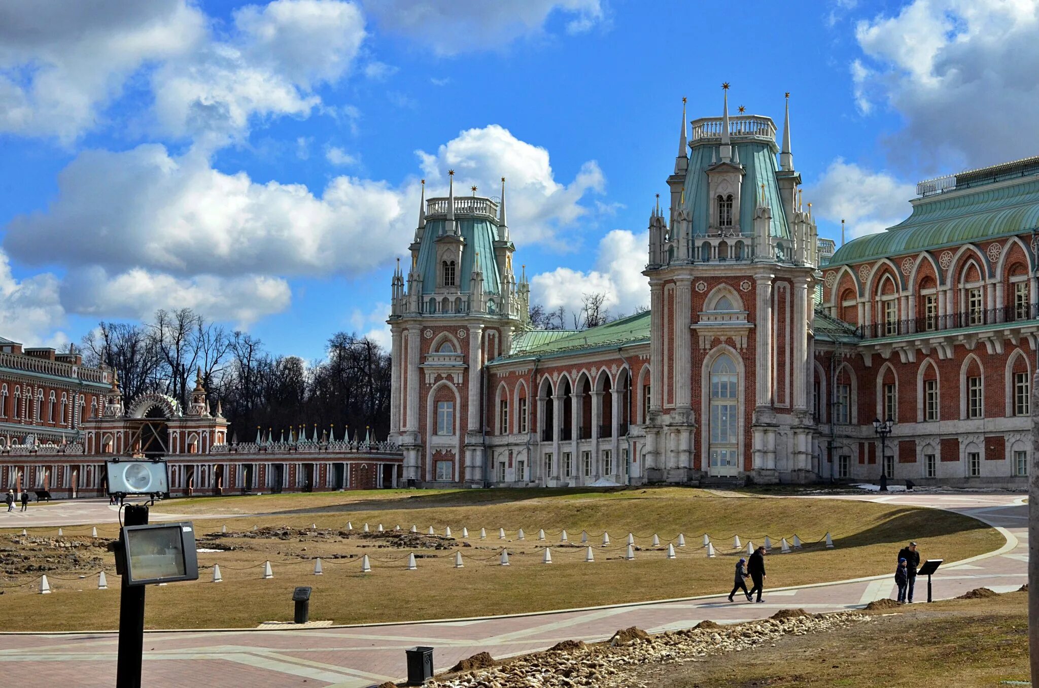 Дворец царицыно в москве. Царицыно (дворцово-парковый ансамбль). Большой Царицынский дворец. Резиденция Екатерины 2 в Царицыно. Царицынский дворец Баженова.