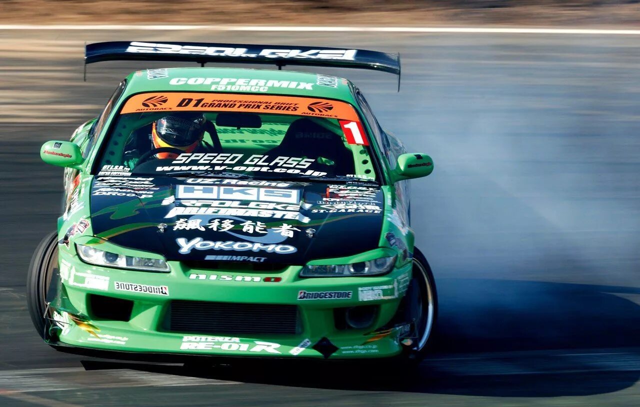 Управление машины дрифт. Nissan Silvia s15 Green. Silvia s15 дрифт. Silvia s15 Drift car.